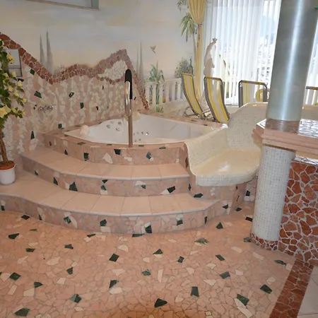 Charming In With Balcony Apartment *