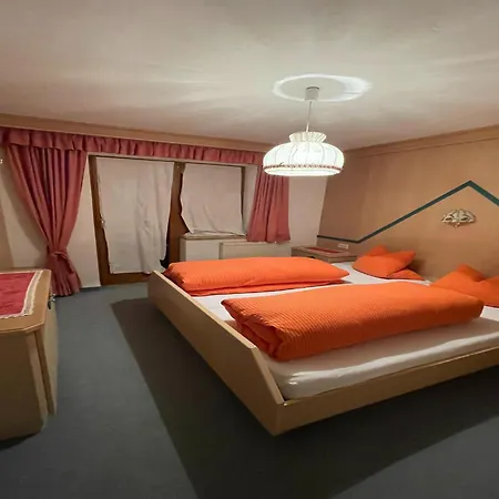 Charming Apartment In Arzl Im Pitztal Near Forest شقة *